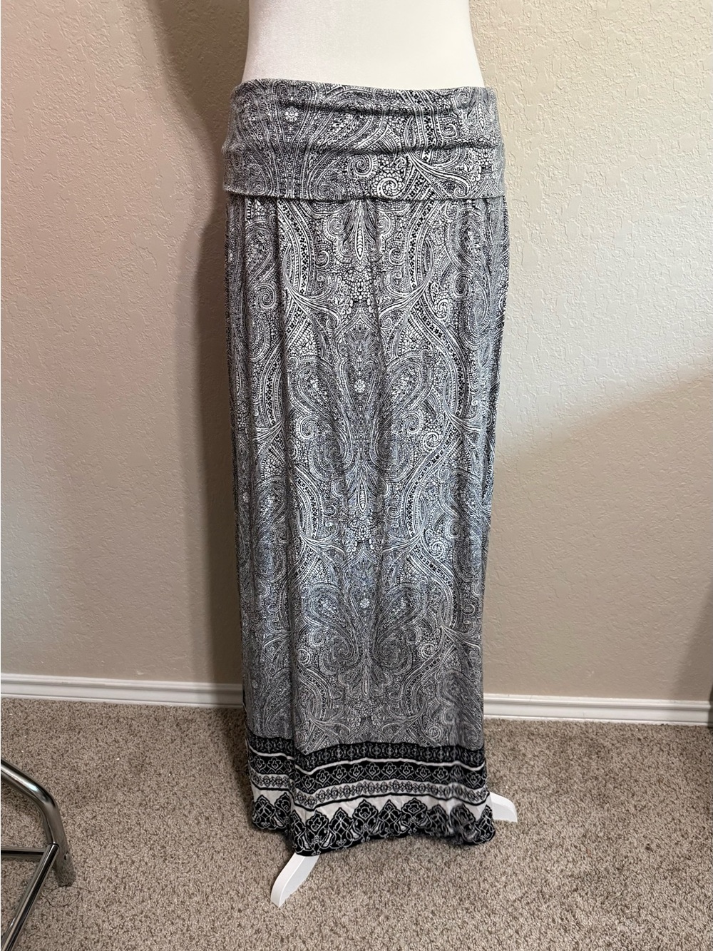Cynthia Rowley Gray Paisley Fold-Over Waist Maxi Skirt - Picture 2 of 9